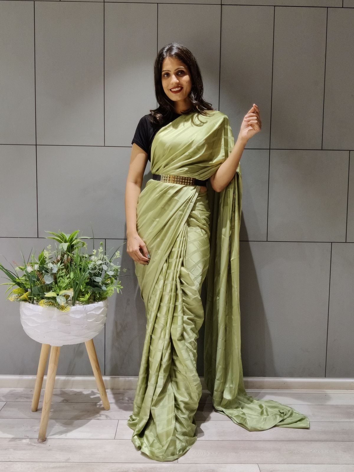 Wearing Saree In A Belted Style