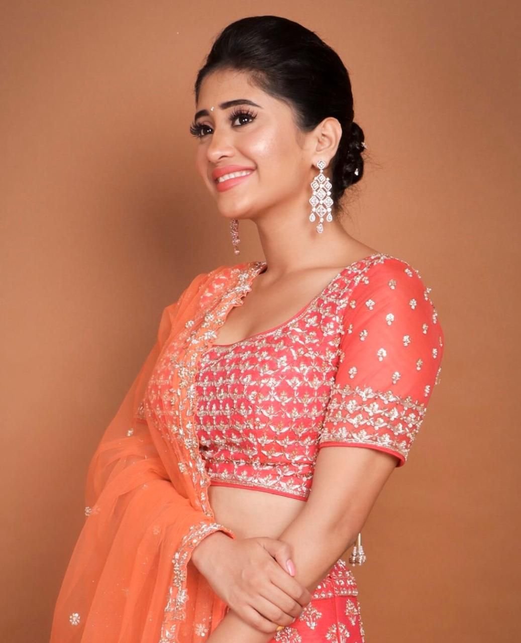 Shivangi Joshi Hot HD Photoshoot Stills (1080p) - #2098 #shivangi # shivangijoshi #serialactress #televisi… | Indian bridal wear, Indian bridal  dress, Indian dresses